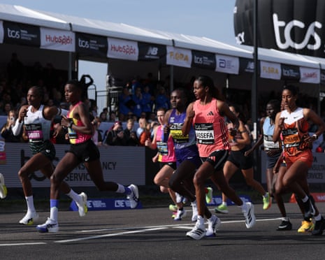 Ethiopia's Tigst Assefa and Kenya's Hellen Obiri begin the elite women’s race