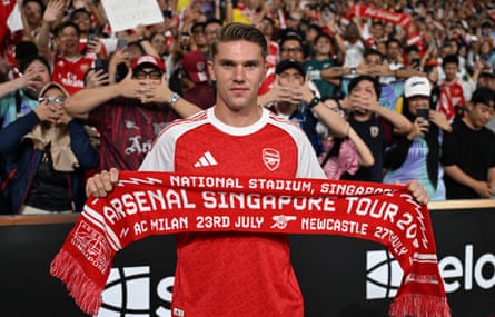 Arsenal fans replicate the trademark goal celebration of new signing Viktor Gyökeres before the pre-season friendly against Newcastle in July.