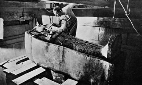 Howard Carter with the sarcophagus of Tutankhamun, around 1925.