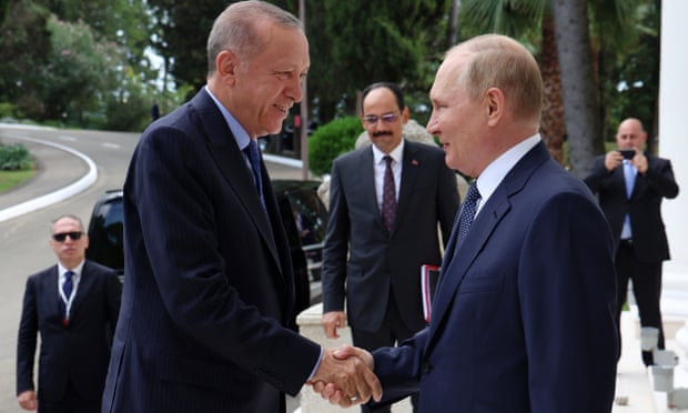 Vladimir Putin (right) greets Recep Tayyip Erdoğan at the Rus sanatorium in Sochi