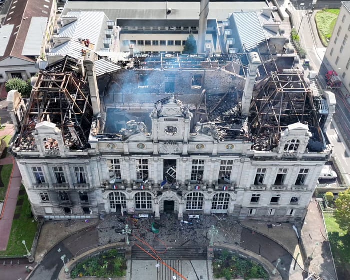 Image accompanying the story: France hit by debt sell-off as protests unnerve investors