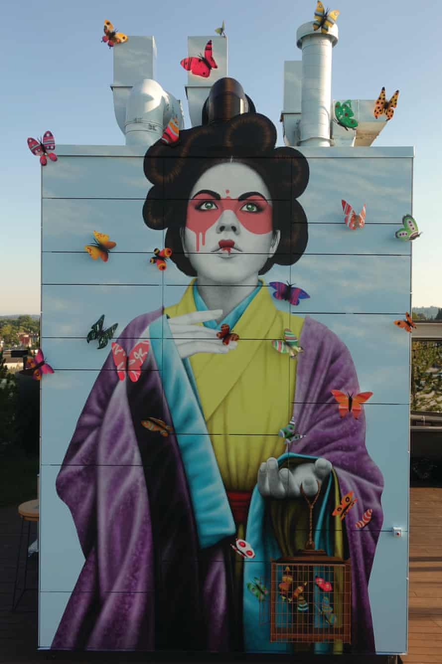 A Fin DAC mural depicting a Eurasian female in Portland, US.