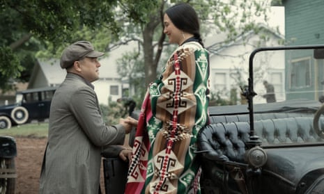 ليوناردو دي كابريو وليلي جلادستون في فيلم Killers of the Flower Moon.