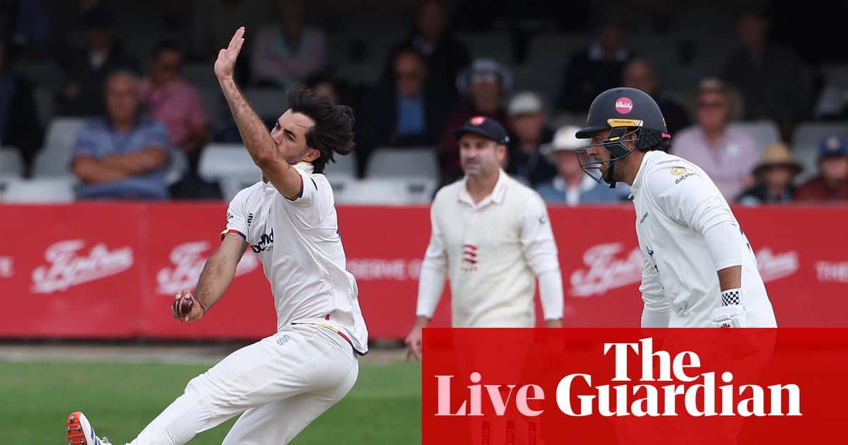 Hampshire make U-turn over Kuggeleijn signing after fan backlash: county cricket, day one – live
