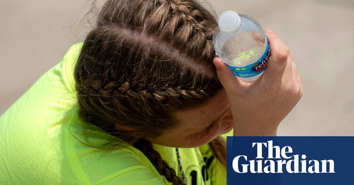 Over a third of US population urged to stay indoors amid record-breaking heat