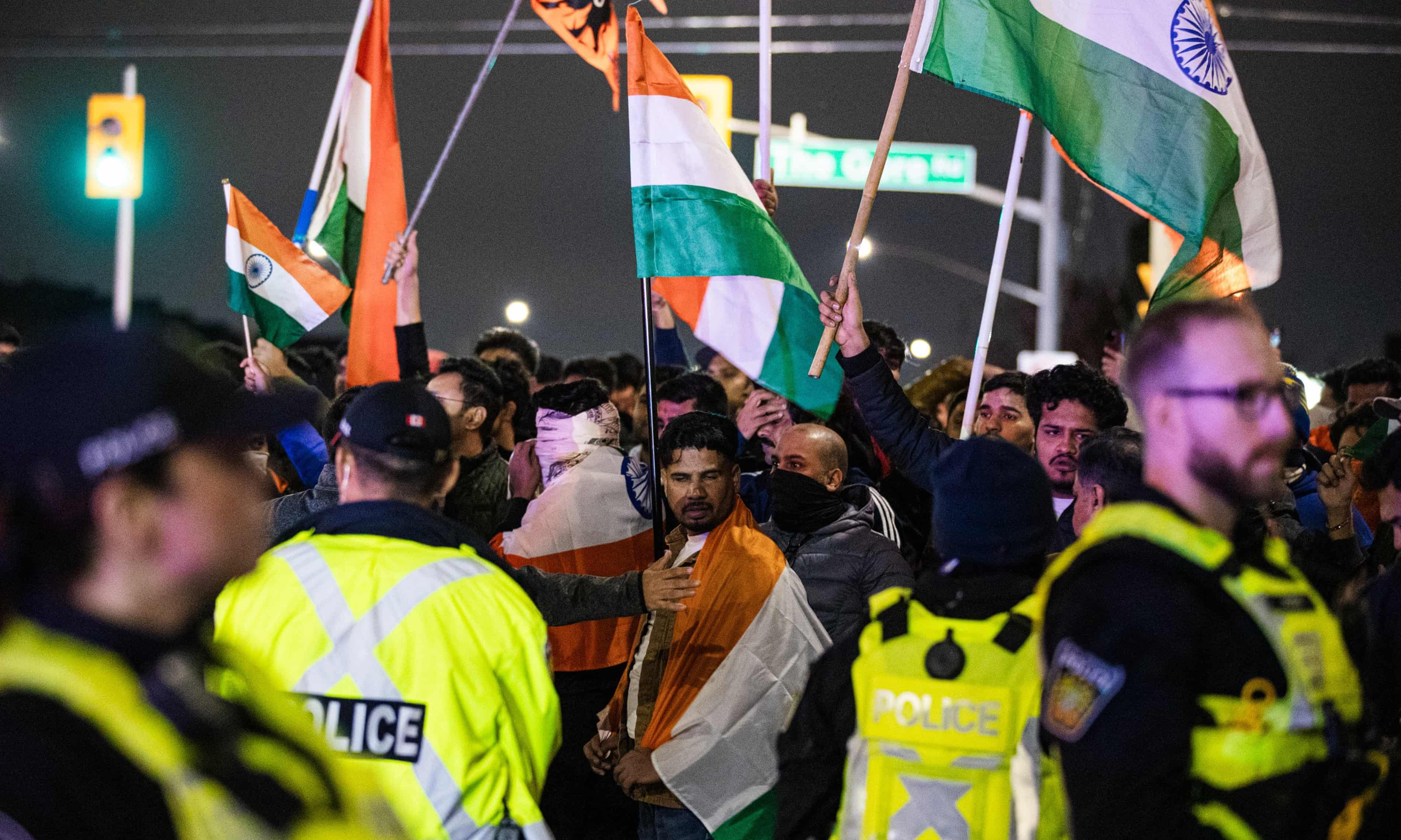 Ciocniri între Hindusi și Sikh în Canada amplifică diviziunile sociale | sursa foto: The Guardian Ciocniri între Hindusi și Sikh în Canada amplifică diviziunile sociale | sursa foto: The Guardian