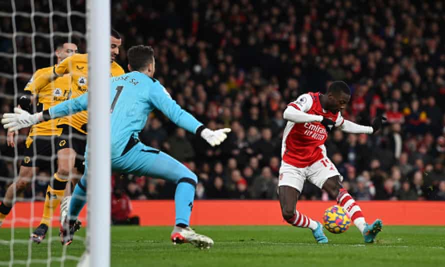 Nicolas Pépé keeps his composure to score.
