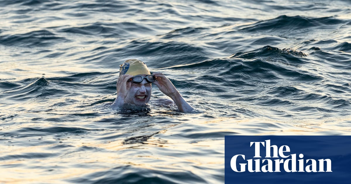 Woman becomes first person to swim Channel four times non-stop – video