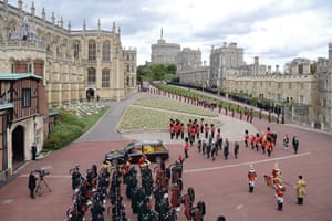 The Queen’s coffin arrives at Windsor Castle and is driven towards St George’s Chapel