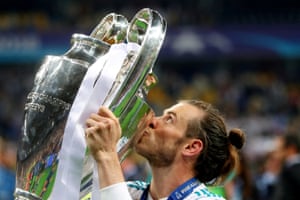 Now it’s Gareth Bale’s turn to plant a smacker on the big cup. During a TV interview shortly after the match he openly questions his future at Madrid.