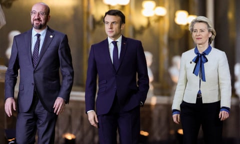 (از چپ) چارلز میشل، امانوئل مکرون و اورسولا فون در لاین