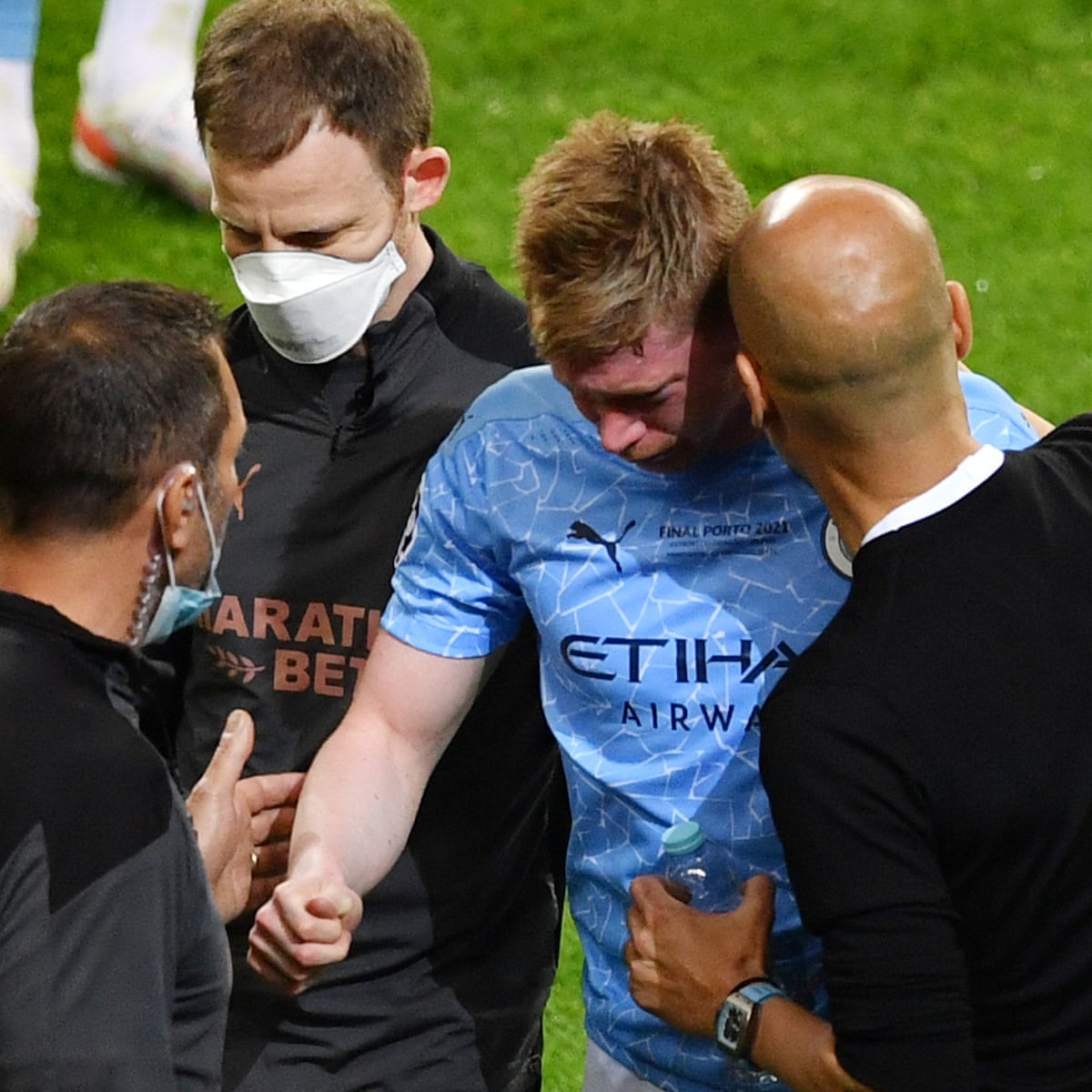 Kevin De Bruyne S Fitness Becoming Constant Concern For Manchester City Manchester City The Guardian
