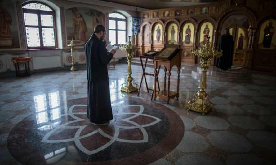 Servicio de oración en el monasterio de la Santa Madre de Dios de Kazán.