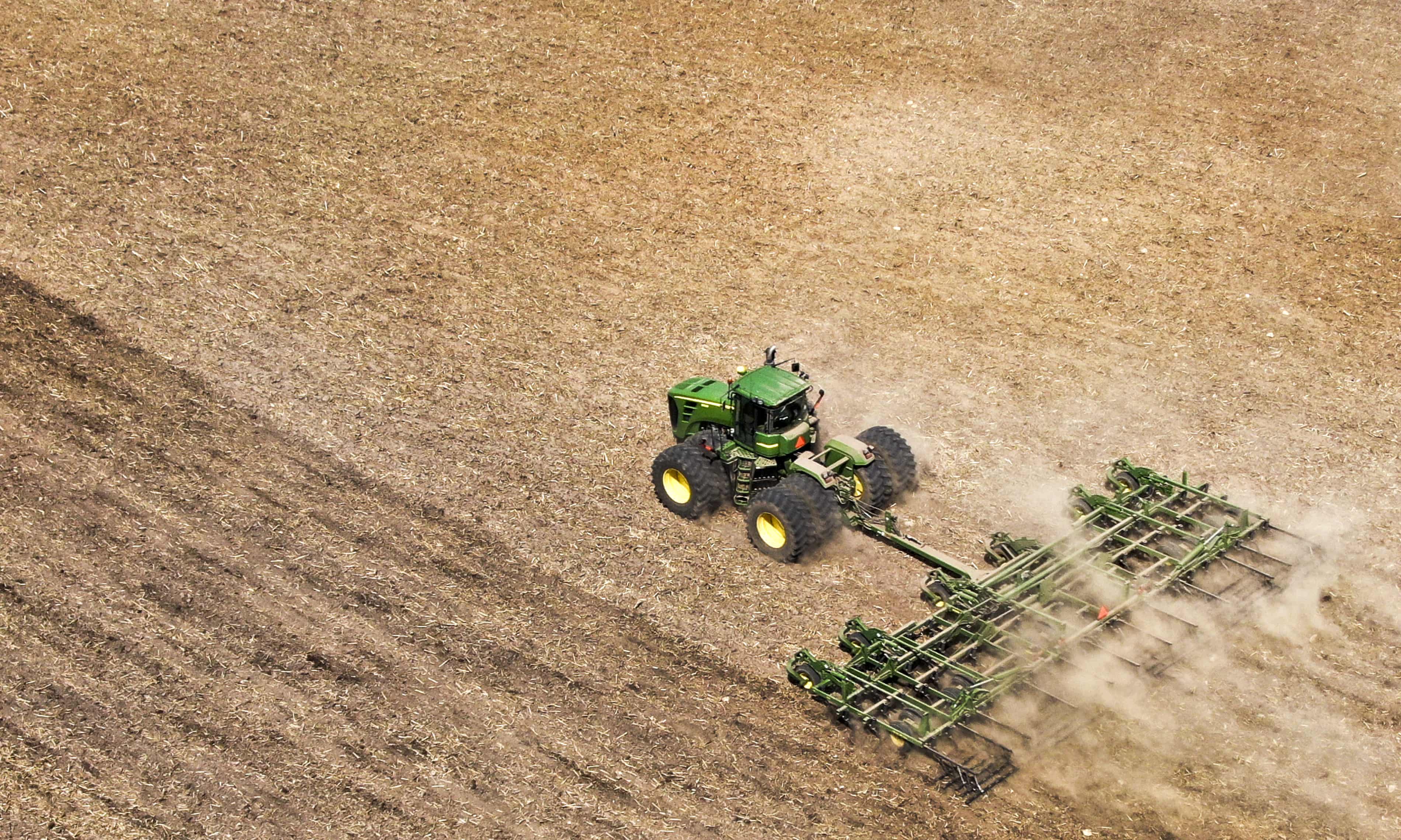 Bleak outlook for US farmers – and Trump tariffs could make it worse (theguardian.com)