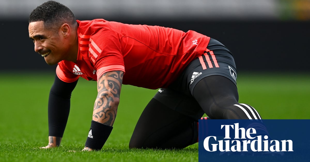 Men in tights: World Rugby law change allows male players to wear leggings