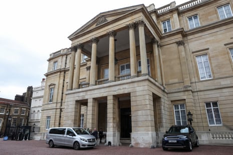 Trade talks between the U.S. and China, in LondonOfficials arrive at Lancaster House, on the second day scheduled for trade talks between the U.S. and China, in London, Britain, June 10, 2025. REUTERS/Toby Melville