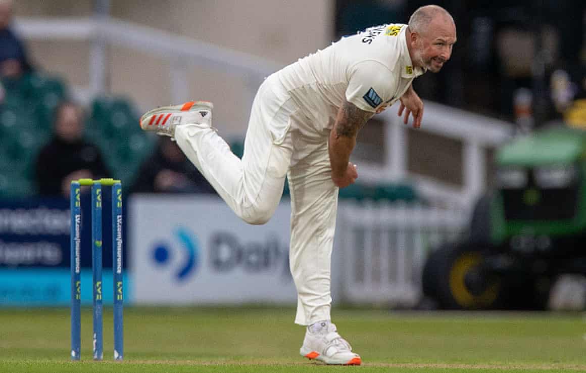 Darren Stevens bowls during the County Championship in 2021