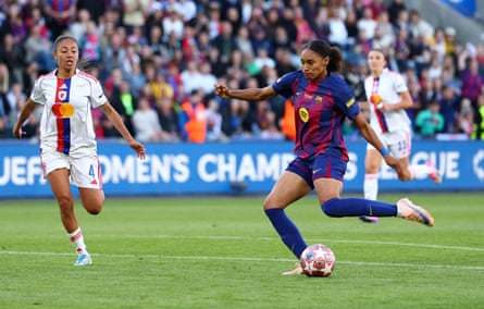 Salma Paralluelo scores