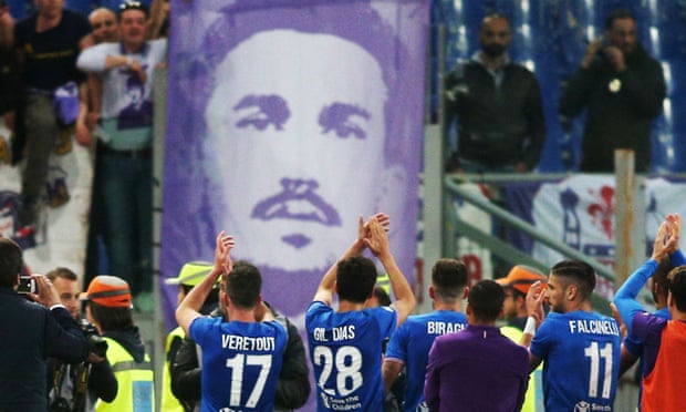 Fiorentina’s players applaud the travelling fans in Rome in front of a banner of Davide Astori.