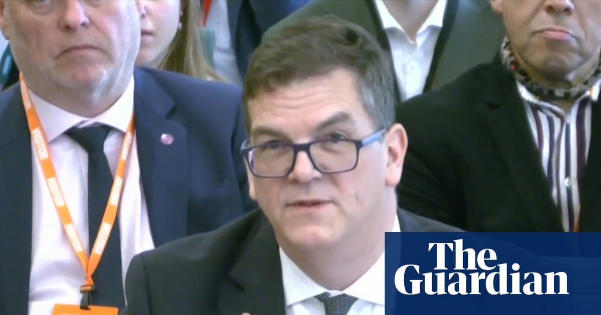 Olly Robbins’ account of Mandelson vetting piles pressure on Starmer