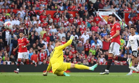 Bruno Fernandes puts United ahead against Fulham.