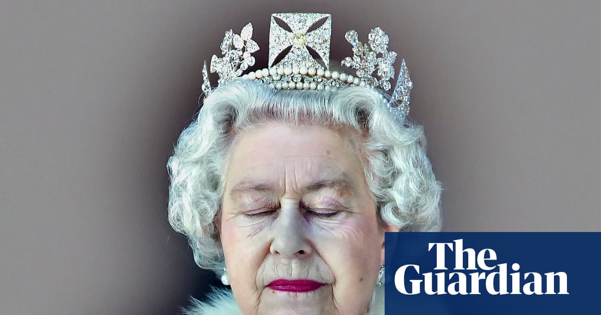 Artist sues for co-author credit on Chris Levine's queen portraits