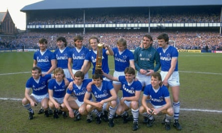 Everton show off the league title in May 1985.