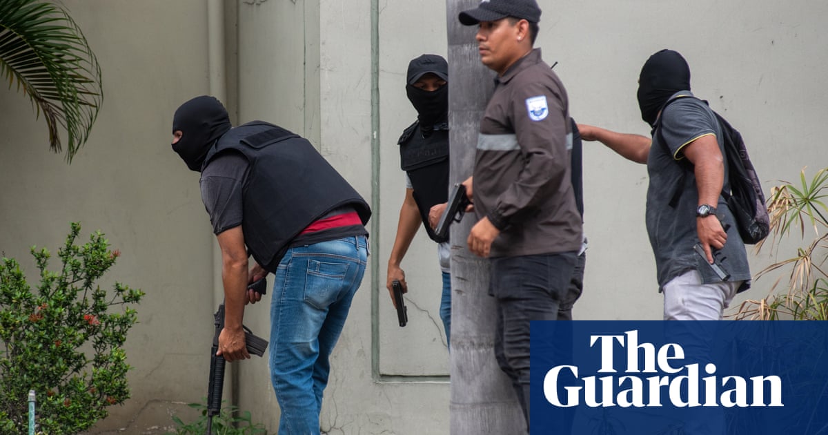 Арчи БландЩурмът на телевизионна станция от въоръжени мъже следва бягство