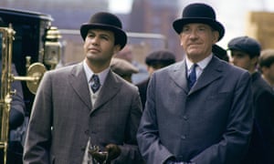 Billy Zane as Cal Hockley and David Warner as Spicer Lovejoy in Titanic, 1997
