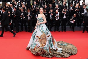 Fan Bingbing practically prowled the red carpet in a gown featuring a tiger motif from the Chinese designer Christopher Bu.