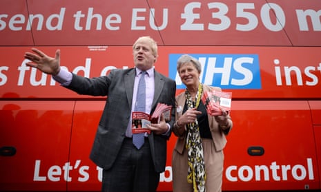 Boris Johnson standing in front of the Vote Leave bus with Gisela Stuart during the EU referendum campaign.