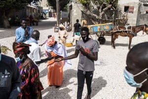 Catholic worshippers make their way to Easter mass