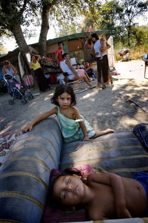 1 Hari di Lingkungan Gipsi Roma Terbesar dan Paling Berbahaya di Balkan 6 Inside Italian Gypsy camps | World news | The Guardian