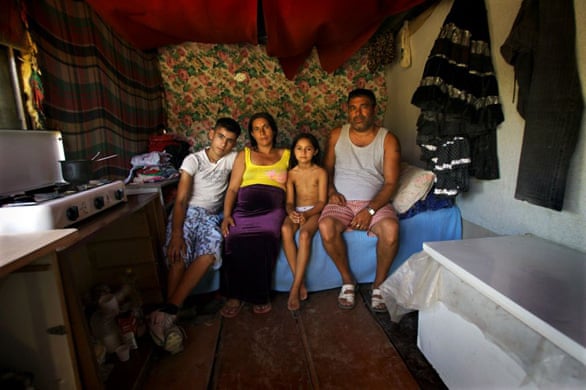 1 Hari di Lingkungan Gipsi Roma Terbesar dan Paling Berbahaya di Balkan 7 Inside Italian Gypsy camps | World news | The Guardian