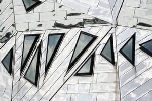 The Public. A new multi-purpose building in West Bromwich designed by Will Alsop Architects