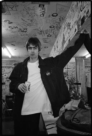 Oasis: A Year On The Road