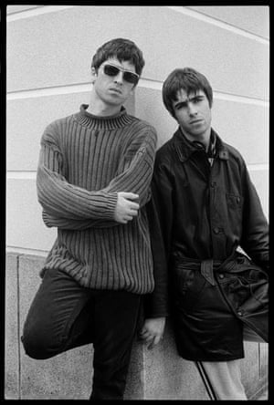 Oasis: A Year On The Road