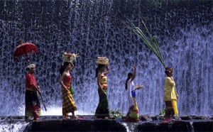 Balinese family carrying offerings to the temple, Bali, Indonesia.  Pang Piow Kan, Malaysia.  Overall Winner, Travel Photographer of the Year 2004