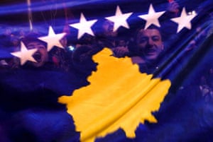 Kosovo delcares independence