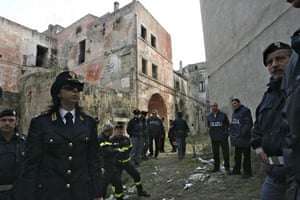 Gravia di Puglia, Italy: Police stand guard at a deserted house