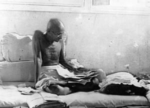 Gandhi fasts in protest against British rule
