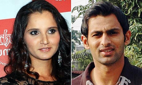 The Indian tennis star Sania Mirza and Pakistani cricketer Shoaib Malik are to marry.