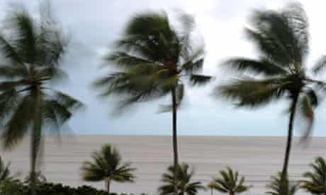 Cyclone Yasi due to make landfall