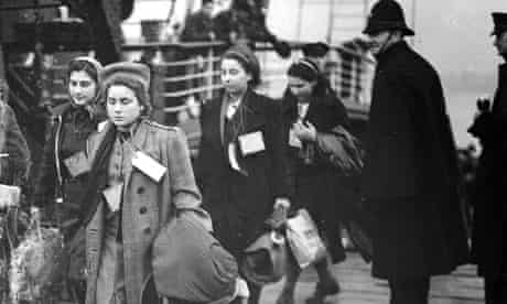 Refugees arrive at Harwich, 1938