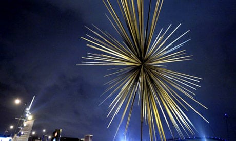 B of the Bang sculpture by Thomas Heatherwick
