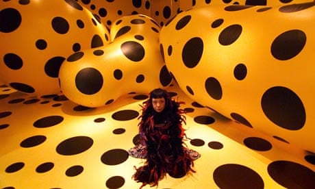 Yayoi Kusama at the Serpentine Gallery in 2000