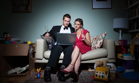 Leo and Sarah watch Plácido Domingo at the Met on their laptop
