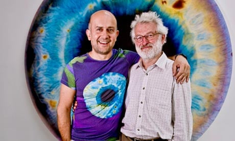 Artist Marc Quinn and geneticist Sir John Sulston arm in arm