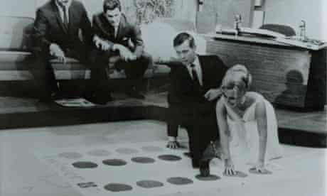 Johnny Carson and Eva Gabor play Twister