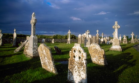 'Ó Cadhain achieves a perfect synthesis of style and subject' … a graveyard in Ireland.